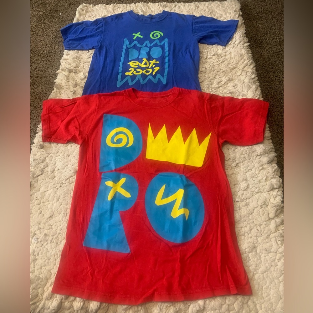DRO artist original graphic tees bundle in Men’s Small Red Blue Yellow band tee